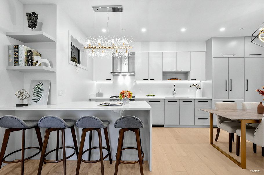 3172 W 26th Avenue Vancouver, BC - 3