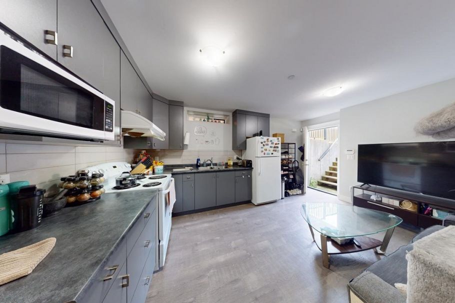 3317 E 3rd Avenue Vancouver, BC - 37