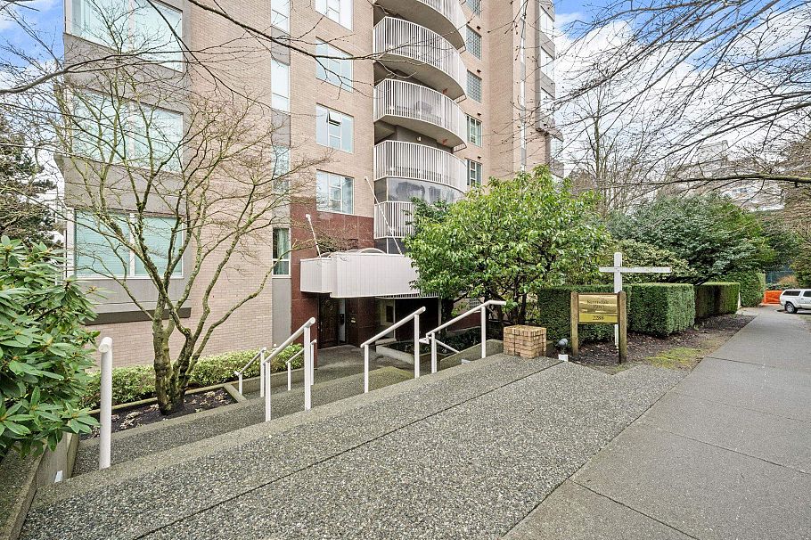 101 2288 W 40th Avenue Vancouver, BC - 5