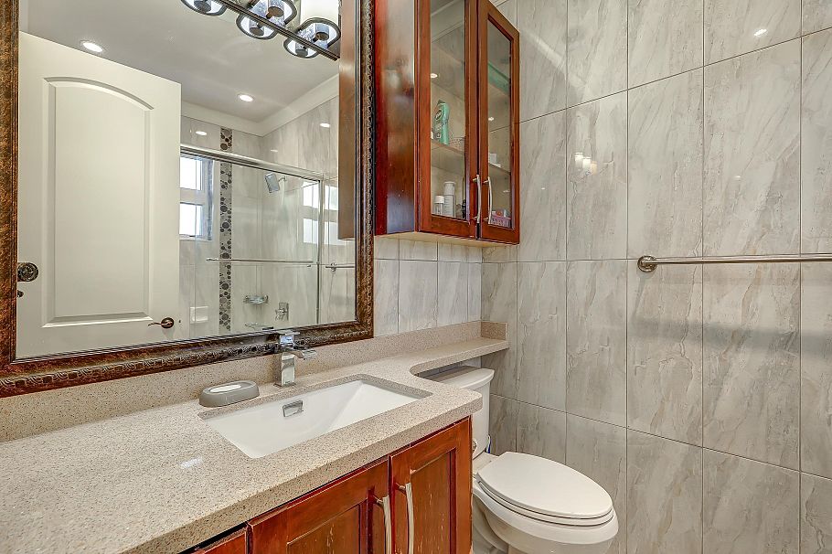 66 W 44th Avenue Vancouver, BC - 22