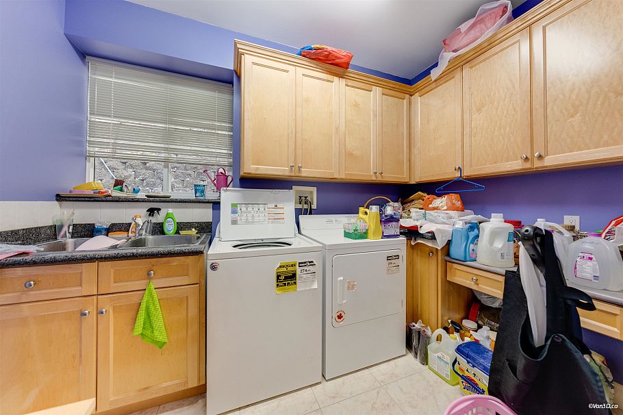 4989 Chalet Place North Vancouver, BC - 37