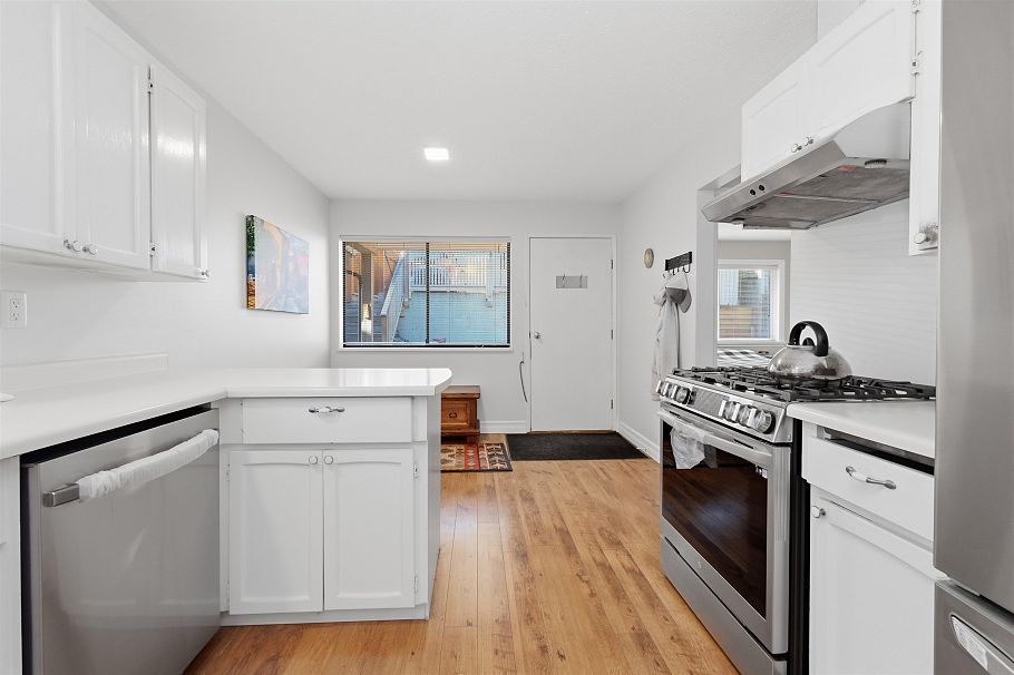 1911 Deep Cove Road North Vancouver, BC - 9