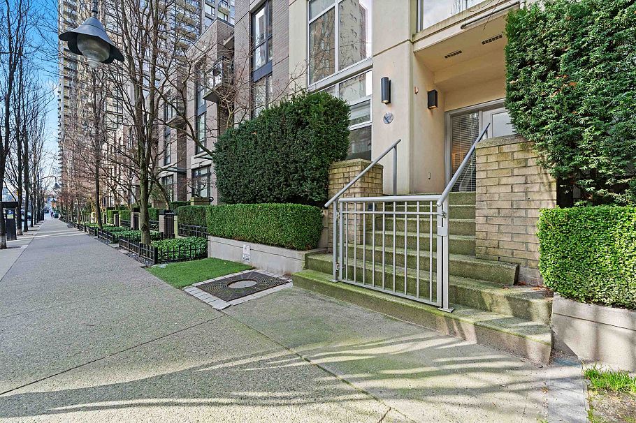 1237 Richards Street Vancouver, BC - 17