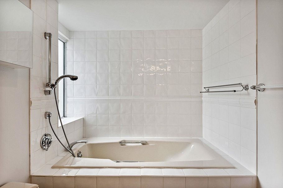 5A 1403 Beach Avenue Vancouver, BC - 24