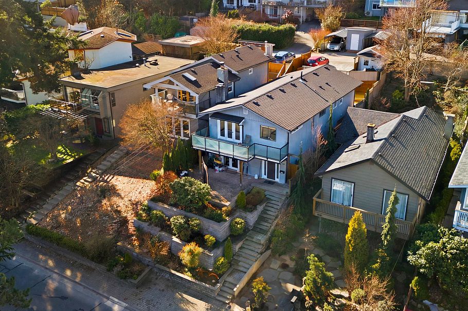 1911 Deep Cove Road North Vancouver, BC - 1