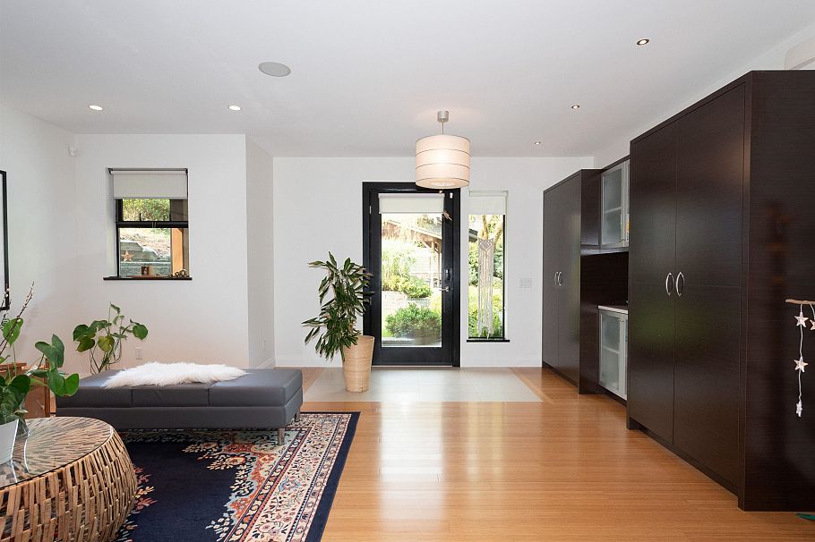 1930 Panorama Drive North Vancouver, BC - 3