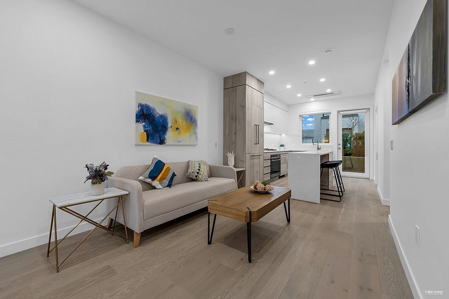 659 W 30th Avenue Vancouver, BC - 5