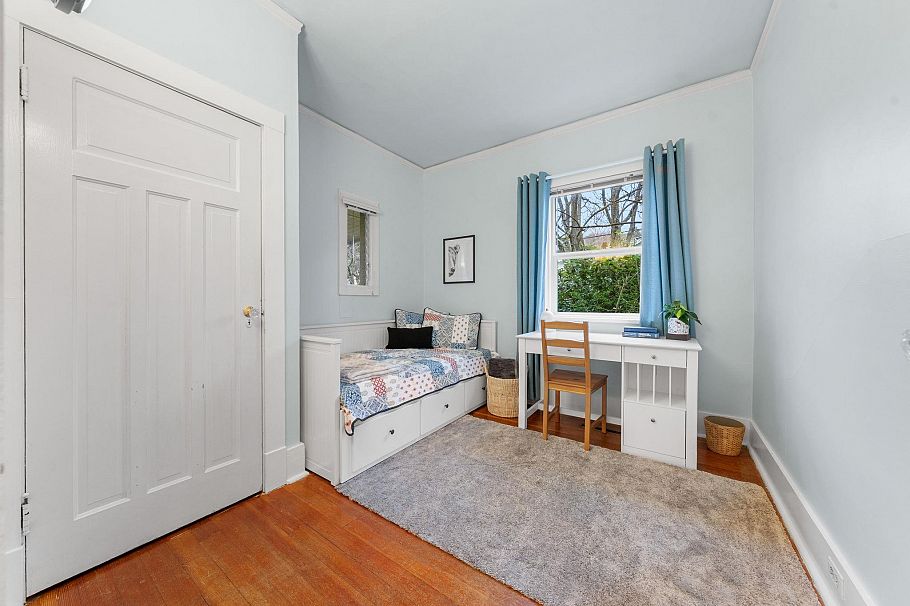 163 E Kings Road North Vancouver, BC - 19