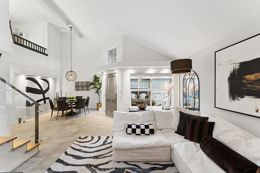 5 1550 Larkhall Crescent North Vancouver, BC - 4