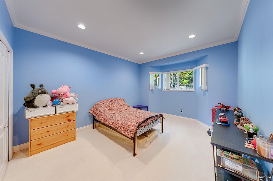 4989 Chalet Place North Vancouver, BC - 19