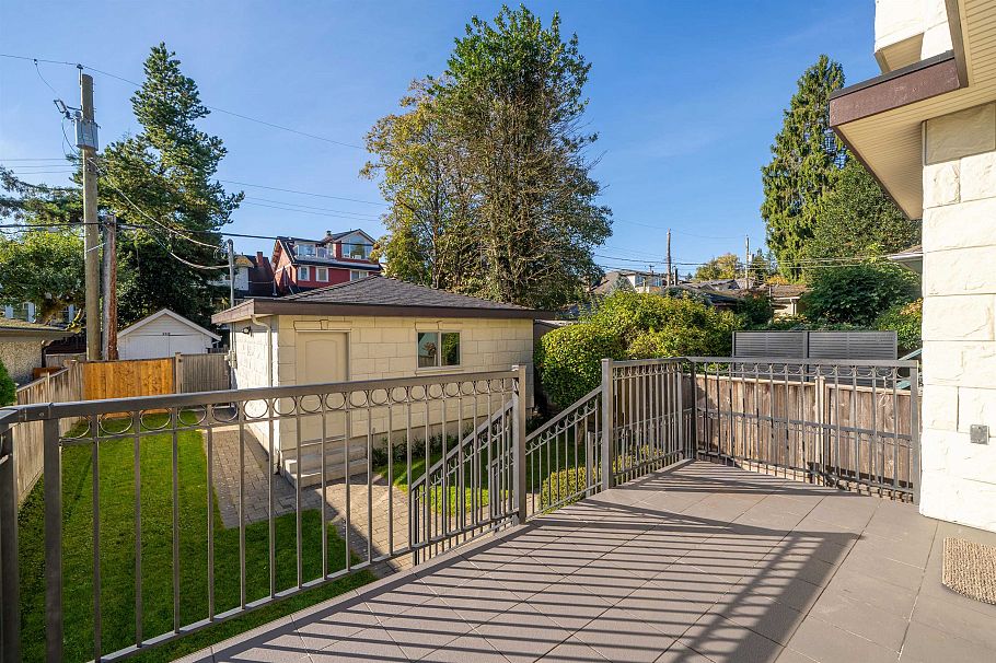 3716 W 17th Avenue Vancouver, BC - 22