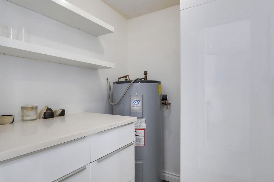 29 900 W 17th Street North Vancouver, BC - 17