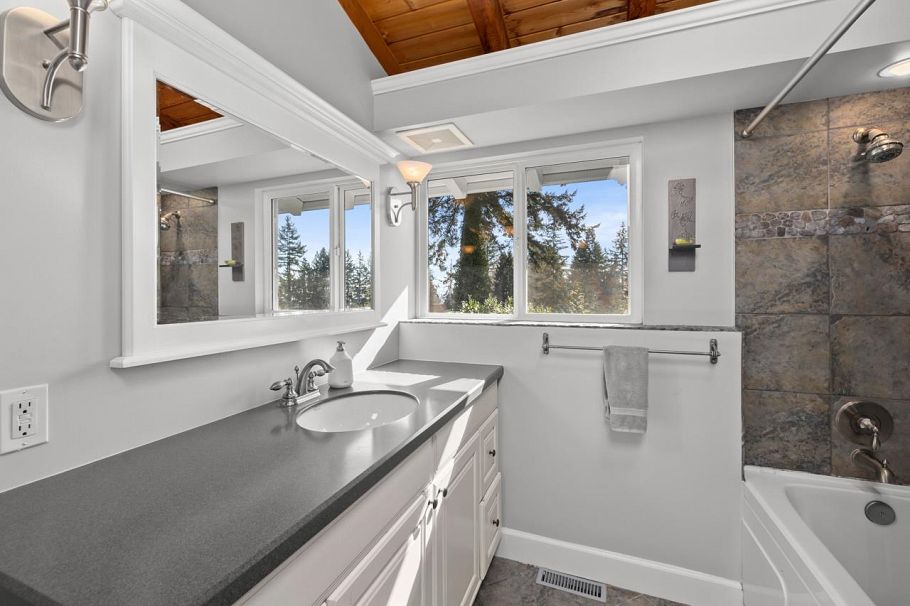 145 E Kensington Road North Vancouver, BC - 29