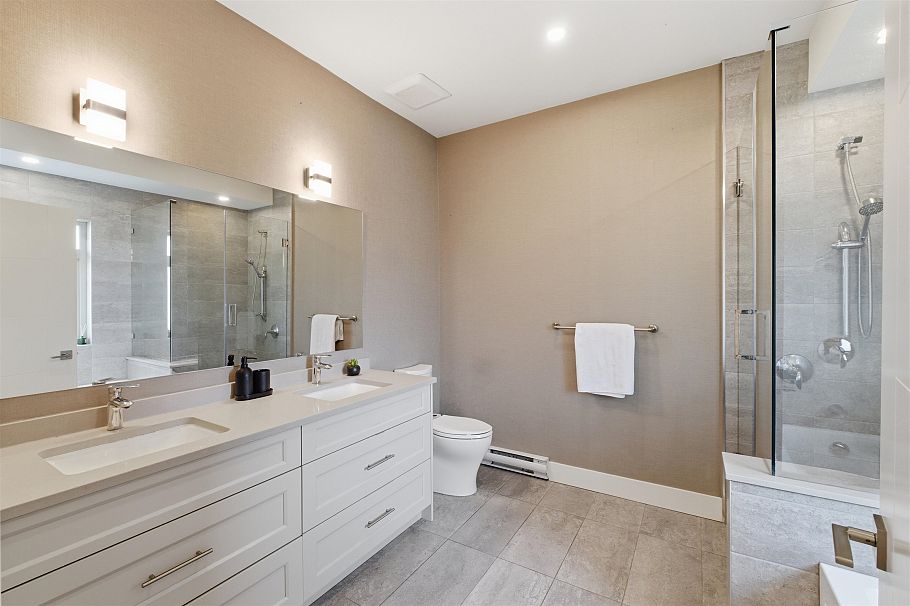 1 115 W Queens Road North Vancouver, BC - 17