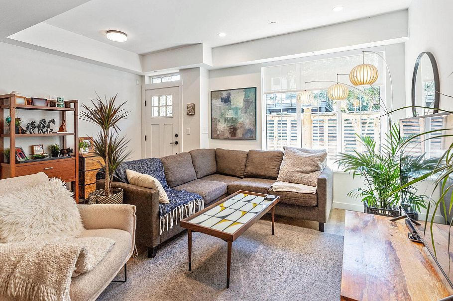 6 237 Ridgeway Avenue North Vancouver, BC - 2