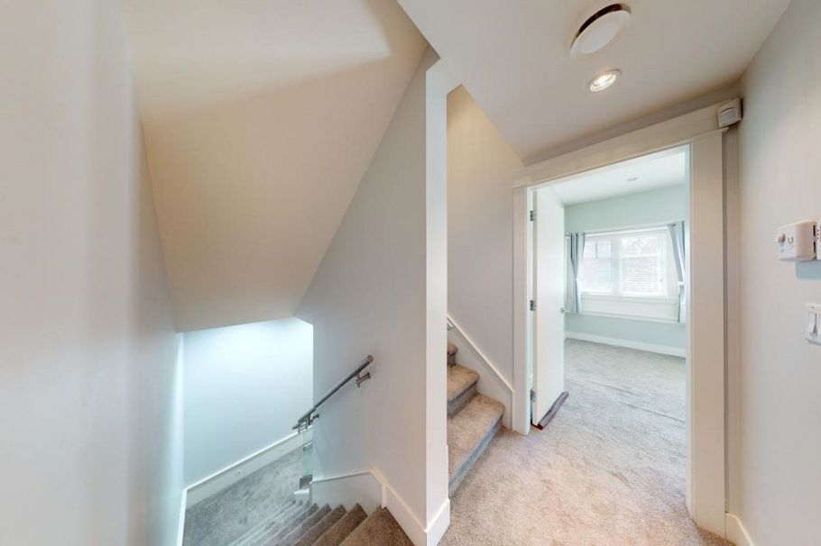 3317 E 3rd Avenue Vancouver, BC - 18