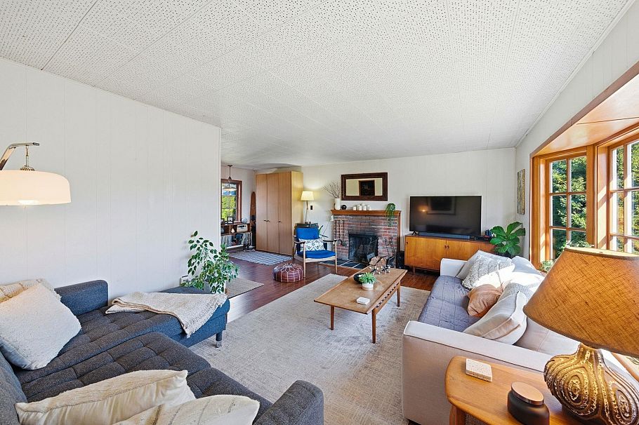 487 Roslyn Boulevard North Vancouver, BC - 8