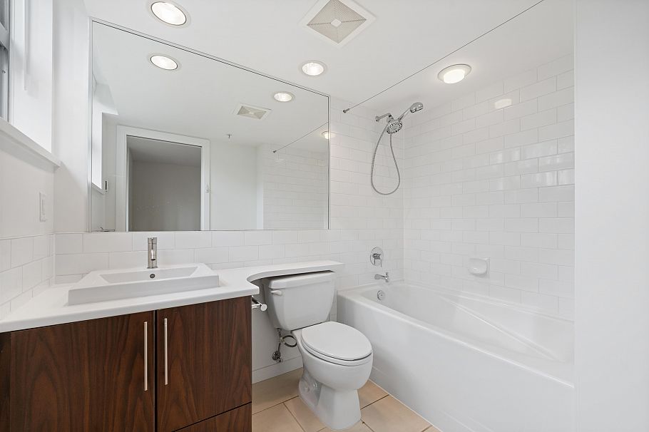 1237 Richards Street Vancouver, BC - 10