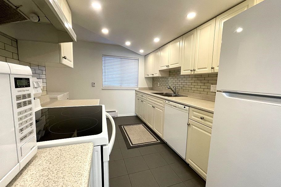 8132 Laval Place Vancouver, BC - 6