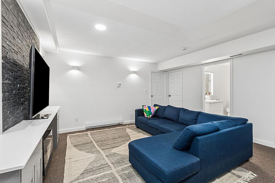 5709 Owl Court North Vancouver, BC - 24