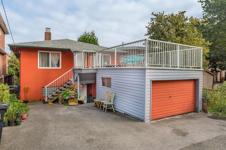 2216 E 41st Avenue Vancouver, BC - 17