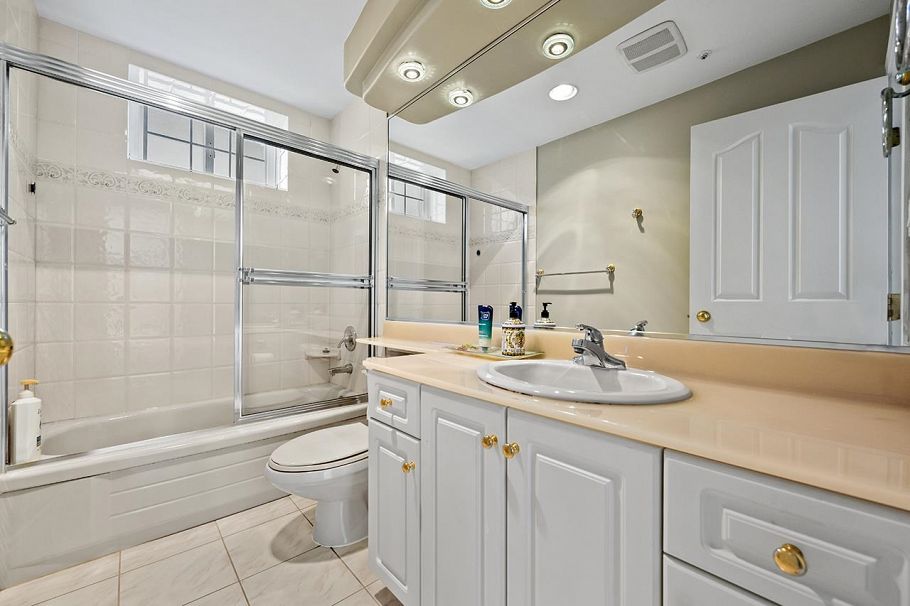 2288 W 20th Avenue Vancouver, BC - 34