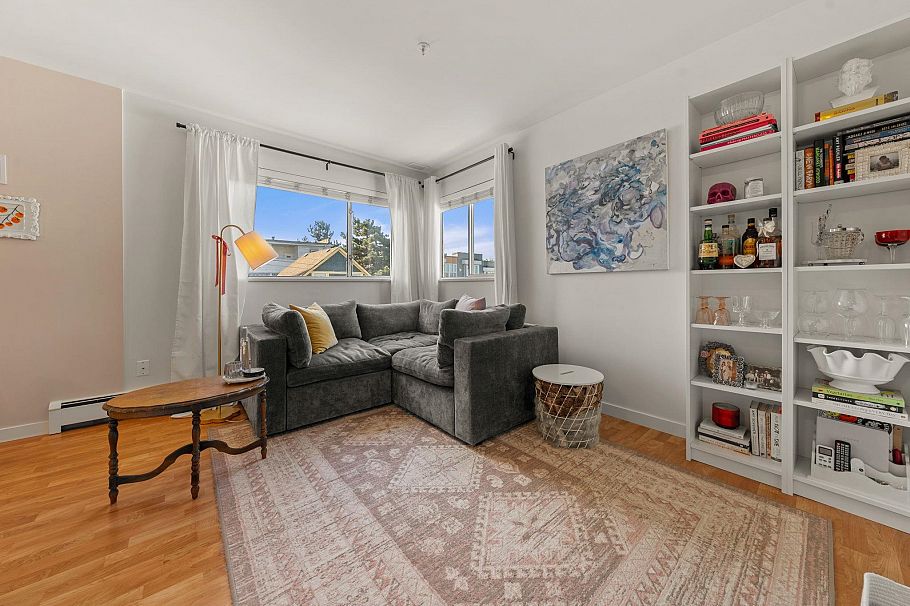 305 33 N Templeton Drive Vancouver, BC - 3