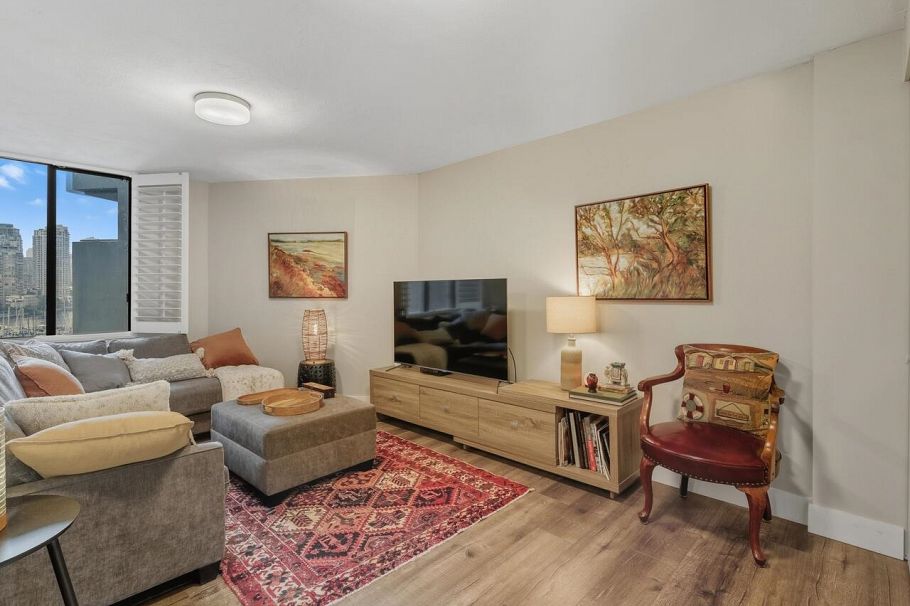 521 666 Leg In Boot Square Vancouver, BC - 22