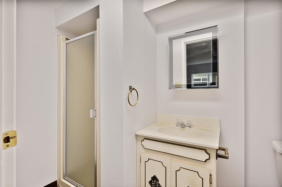 1063 Whitchurch Street North Vancouver, BC - 21