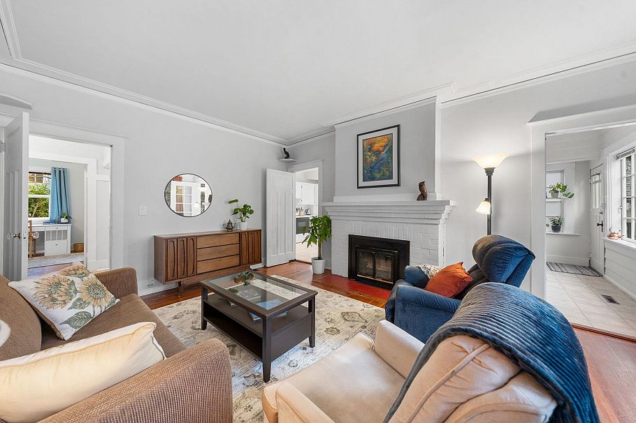 163 E Kings Road North Vancouver, BC - 6