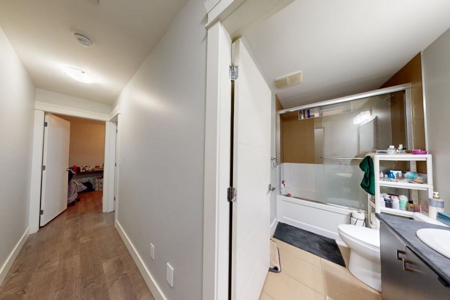 3317 E 3rd Avenue Vancouver, BC - 38