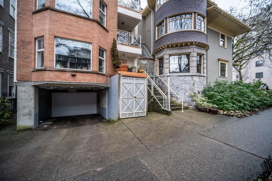1407 Pendrell Street Vancouver, BC - 34