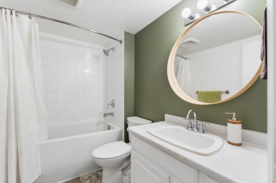 211 1385 Draycott Road North Vancouver, BC - 21