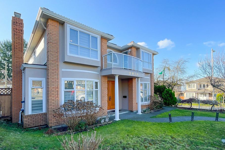 2056 Scarboro Avenue Vancouver, BC - 2