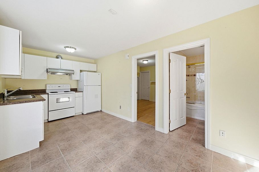 213 W 28th Street North Vancouver, BC - 20