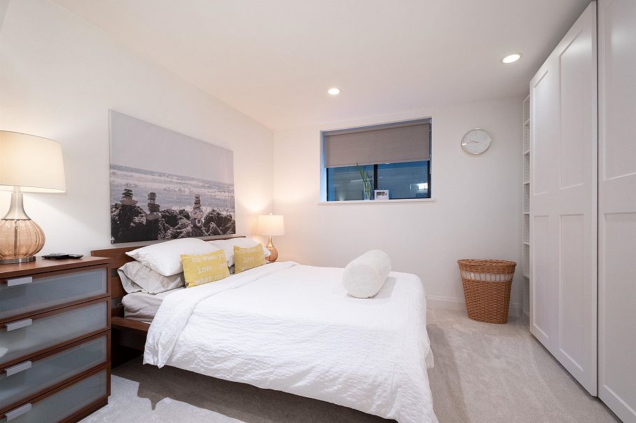 1930 Panorama Drive North Vancouver, BC - 32