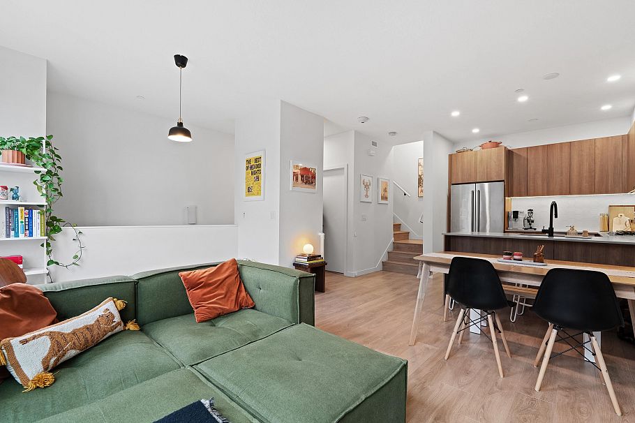 27 533 E 3rd Street North Vancouver, BC - 12