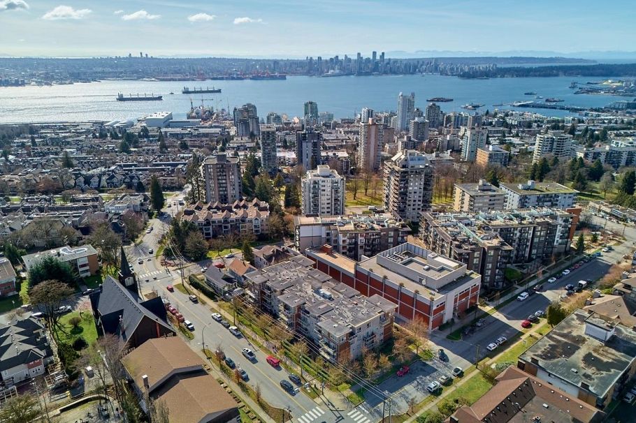 311 1033 St. Georges Avenue North Vancouver, BC - 26