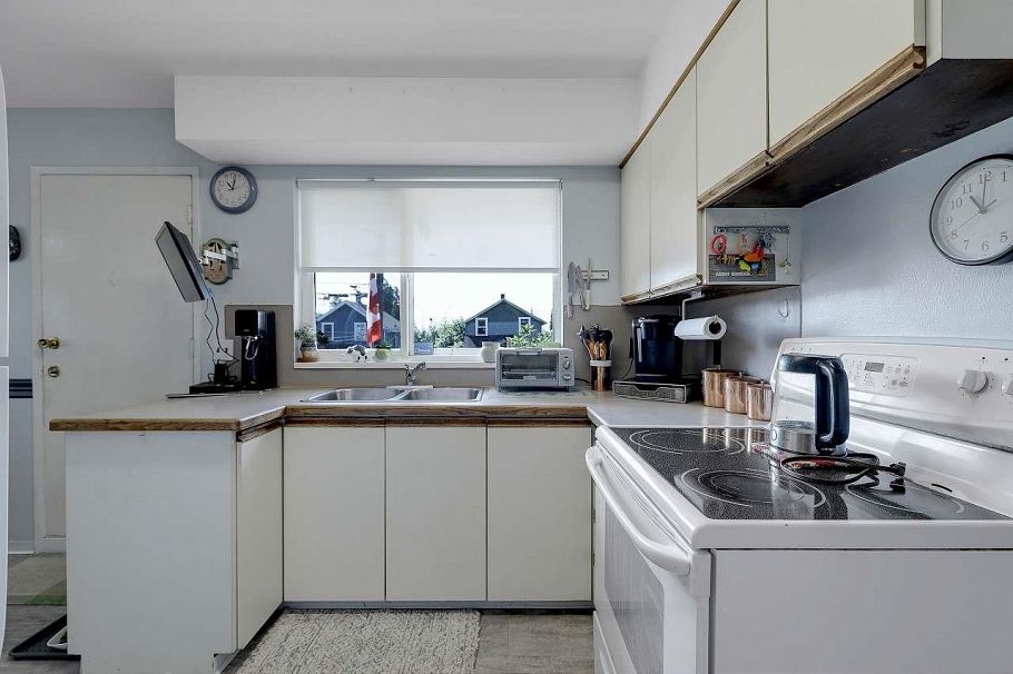 203 E 26th Street North Vancouver, BC - 5