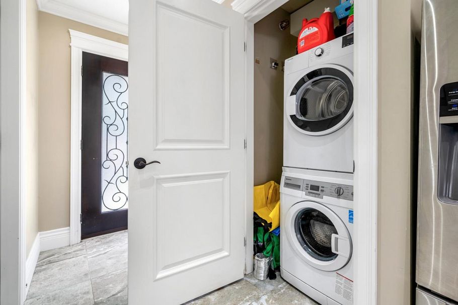 1441 W 49th Avenue Vancouver, BC - 25