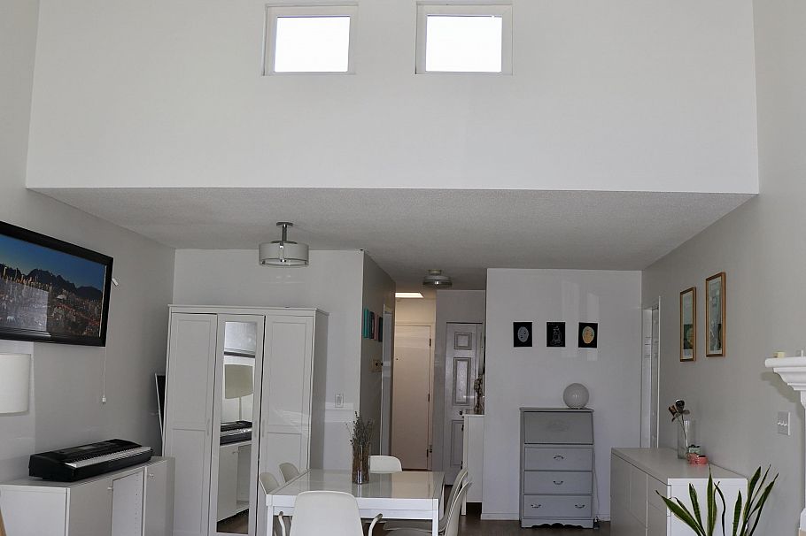 403 106 W Kings Road North Vancouver, BC - 3