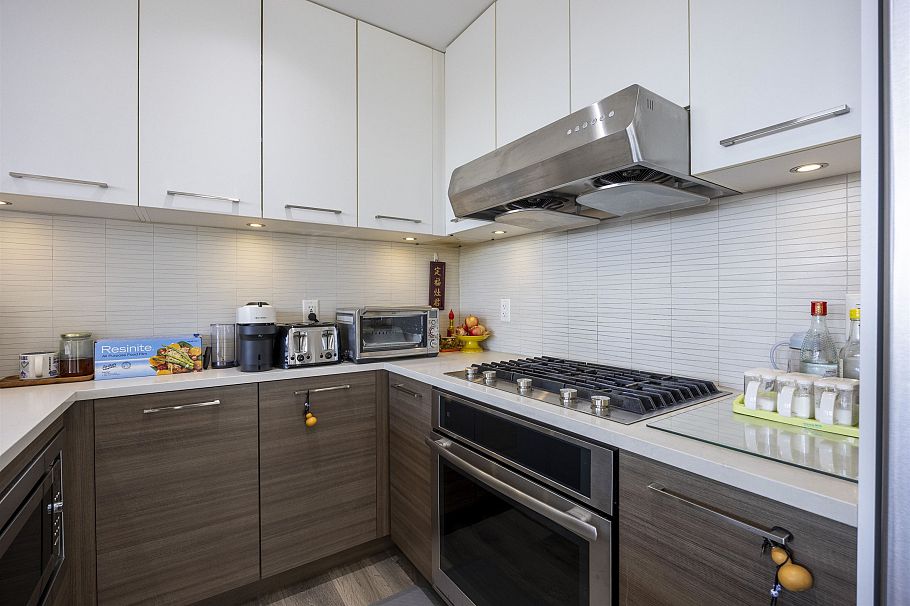 305 8580 River District Crossing Vancouver, BC - 8