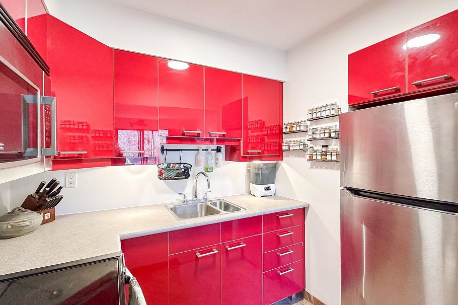 202 2080 Maple Street Vancouver, BC - 1