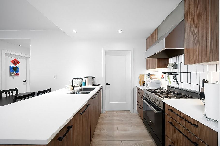 208 6933 Cambie Street Vancouver, BC - 6