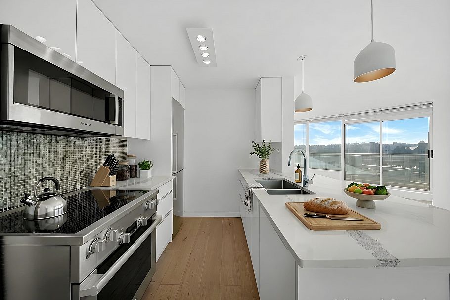 802 58 Keefer Place Vancouver, BC - 1