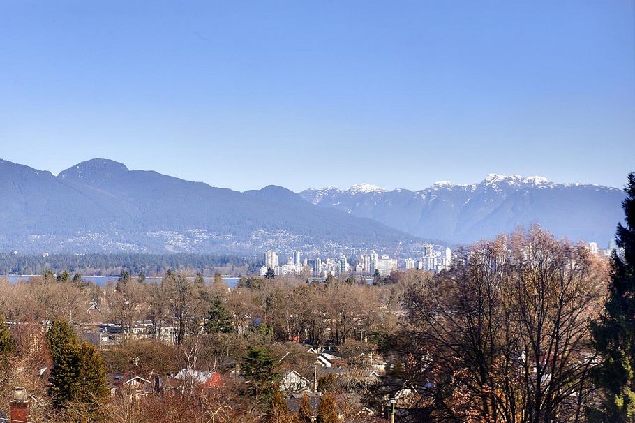 3657 W 14th Avenue Vancouver, BC - 2