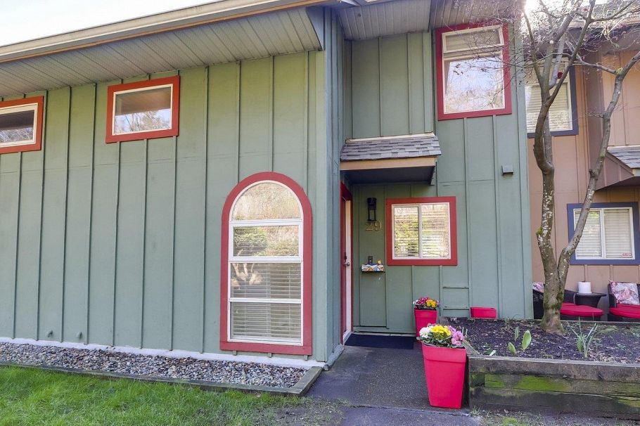 29 900 W 17th Street North Vancouver, BC - 1