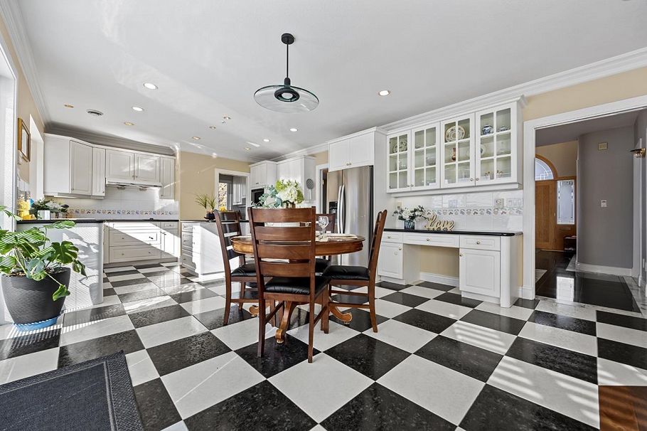 2288 W 20th Avenue Vancouver, BC - 10