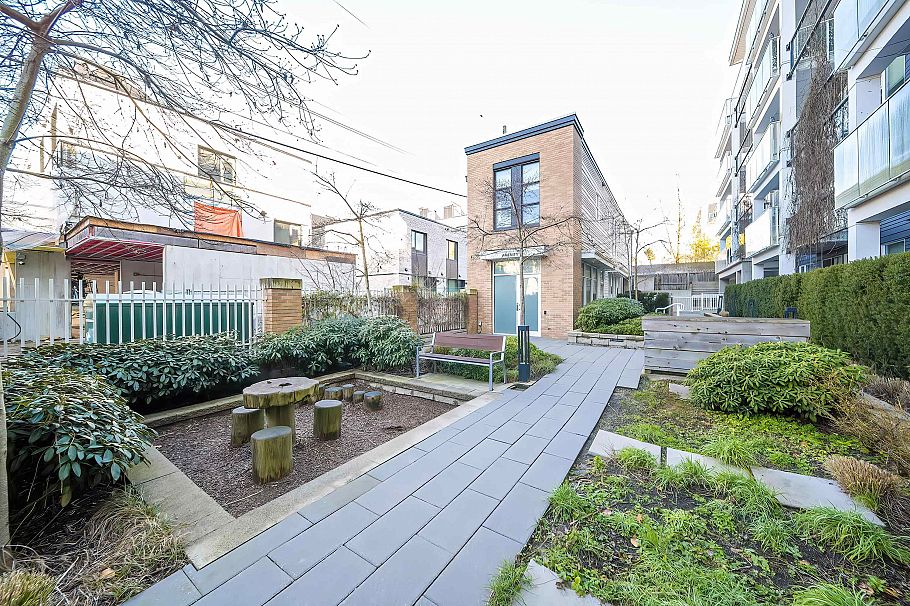 208 6933 Cambie Street Vancouver, BC - 27