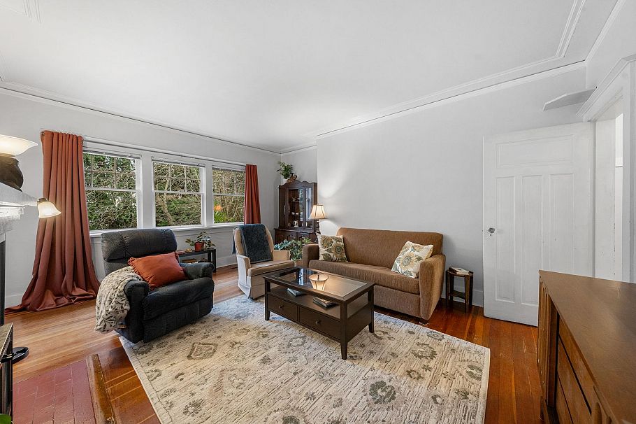 163 E Kings Road North Vancouver, BC - 10